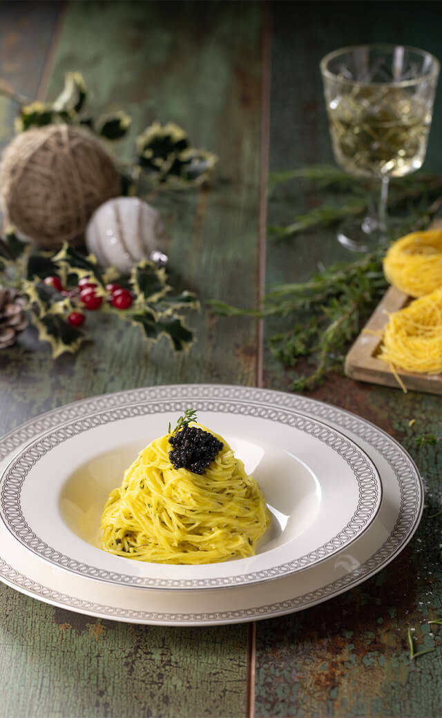 Tajarin al burro aromatizzati alle erbe e caviale