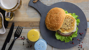 Hamburger scottona gourmet con cipolle caramellate