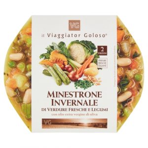 Minestrone invernale di verdure fresche e legumi