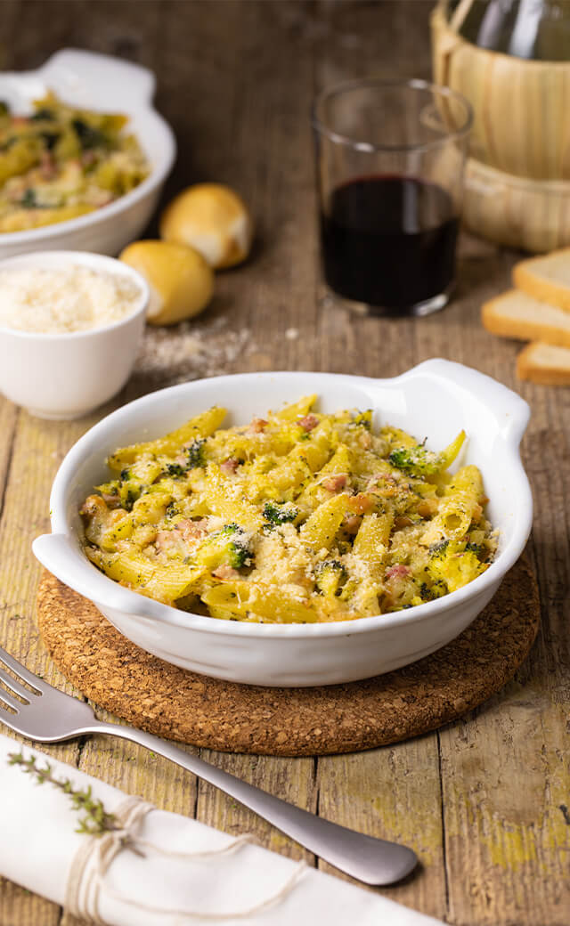 Penne gratinate con broccoli, cotto e scamorza
