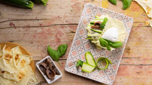 Torretta di pane carasau con burrata, zucchine crude e alici