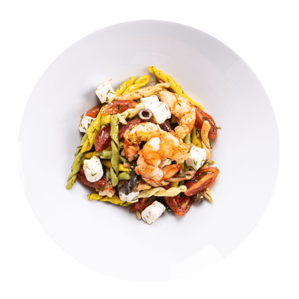 Trecce tricolore con feta, pomodorini e gamberi