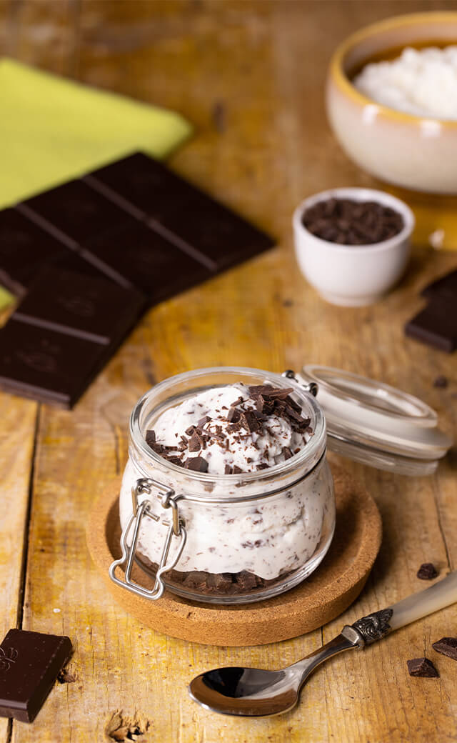 Mousse di ricotta con scaglie di cioccolato fondente
