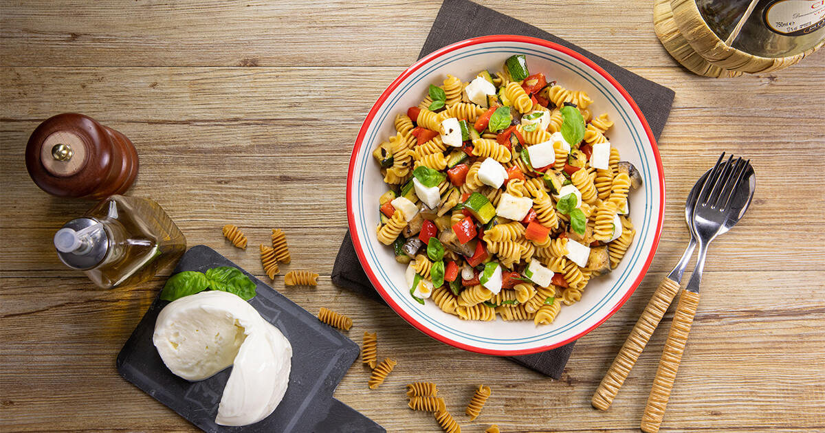 Fusilli di ceci con verdure grigliate e mozzarella - il ...