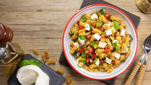 Fusilli di ceci con verdure grigliate e mozzarella