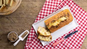 Plumcake salato con speck e cuore cremoso