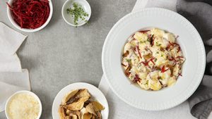 Gnocchi con funghi porcini, robiola e bresaola