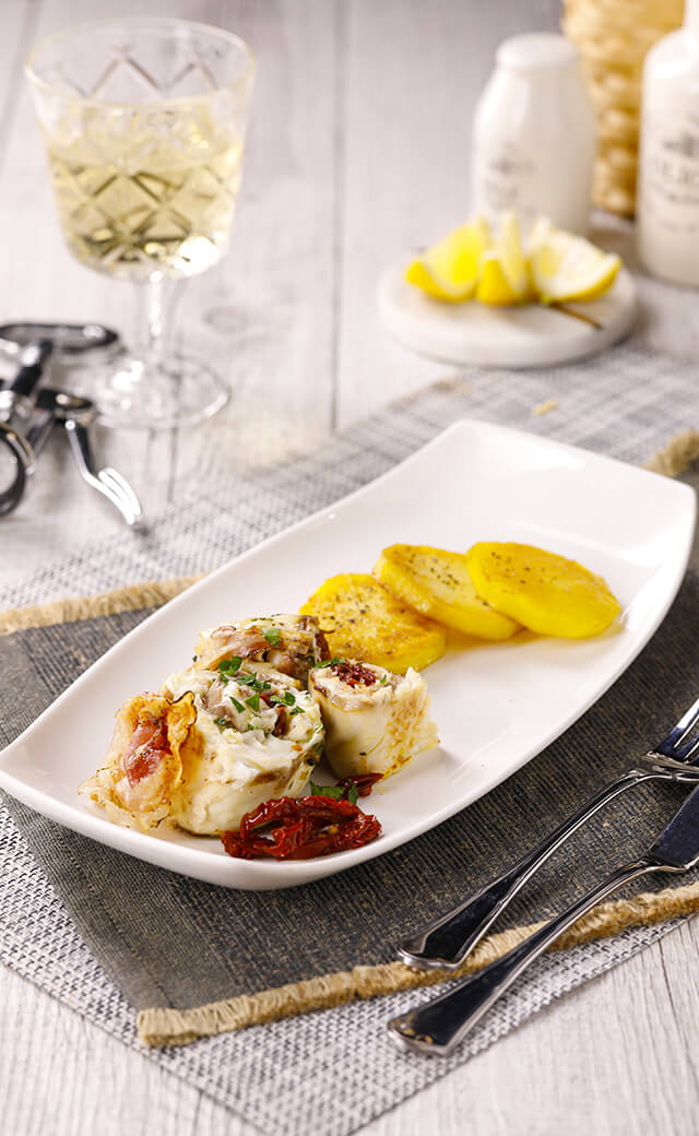 Involtini di branzino <br>con pancetta e <br>pomodori secchi
