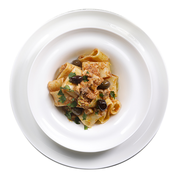 Calamarata con ragù di pesce spada e olive taggiasche