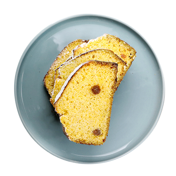 Plumcake con farina di mais, uva sultanina e mandorle