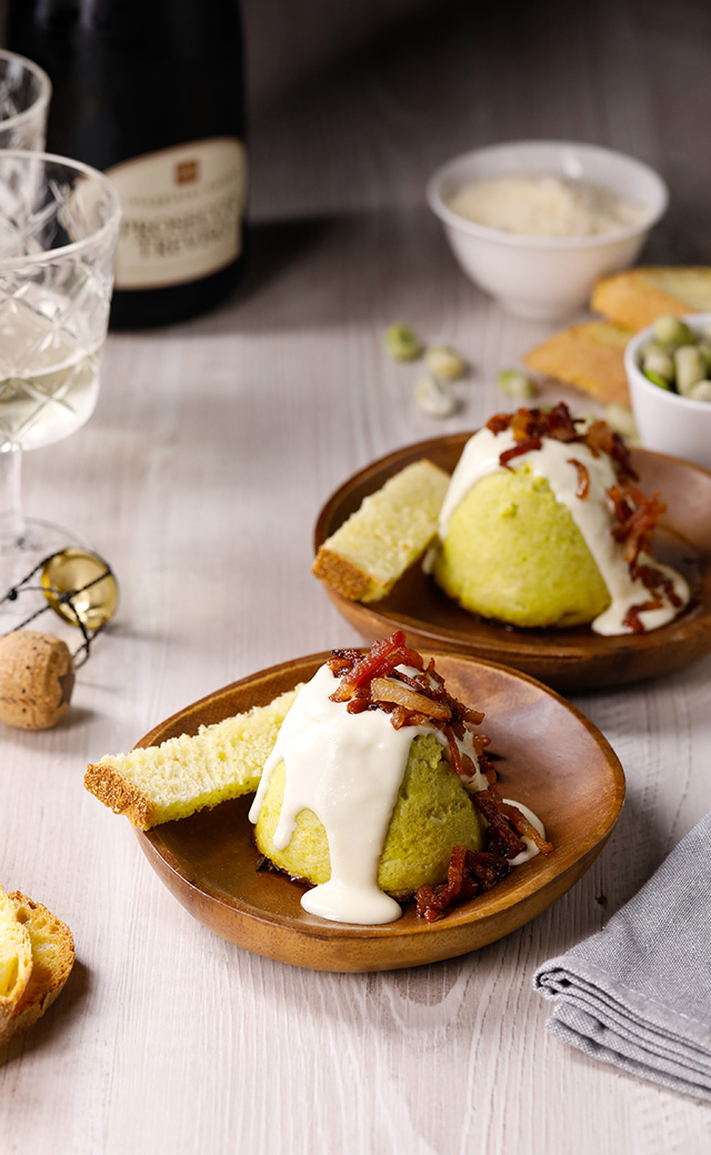 Sformatini di fave con fonduta di pecorino, guanciale e pane croccante