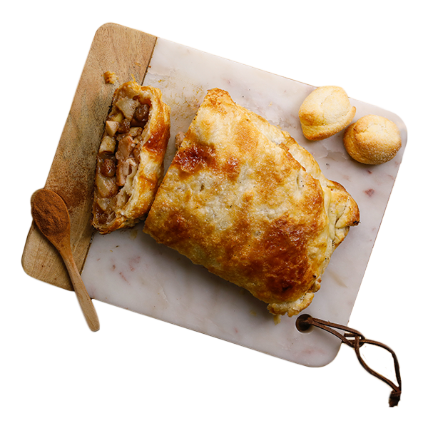 Strudel dolce con pere, amaretti e cannella