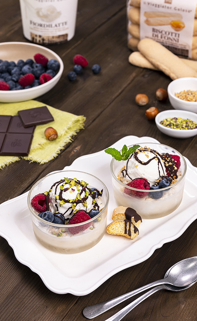 Coppette di gelato con biscotti di Fonni