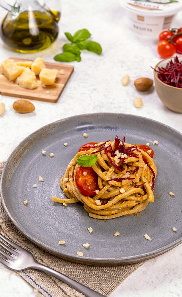 Troccoli con pesto alla siciliana e bresaola