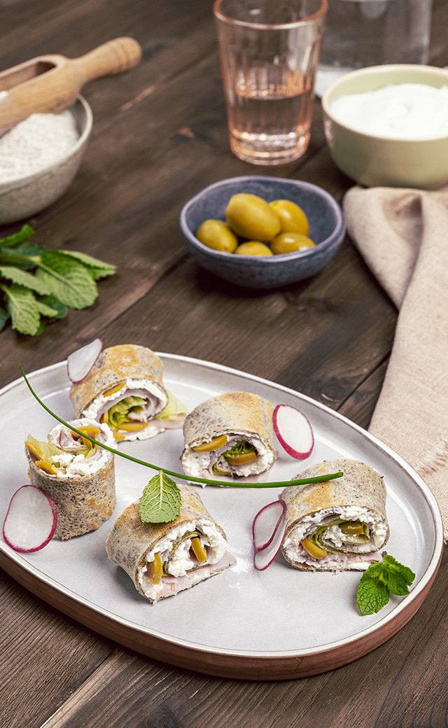 Rotolini di crepes salate con yogurt greco