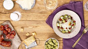 Gnocchi agli spinaci con salsiccia e formaggi