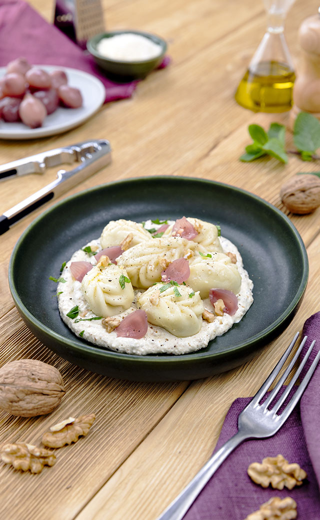 Culurgionis con crema di noci e parmigiano