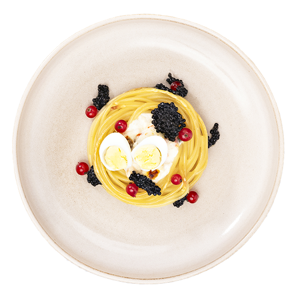 Nidi di bucatini con salmone e caviale di storione bianco